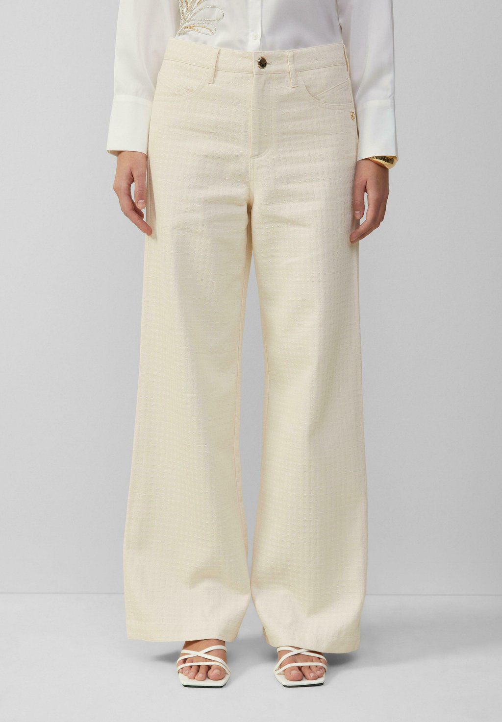 Расклешенные джинсы SURI HIGH RISE WIDE STRUKTURMUSTER s.Oliver BLACK LABEL, молочный
Расклешенные джинсы SURI HIGH RISE WIDE STRUKTURMUSTER s.Oliver BLACK LABEL, молочный