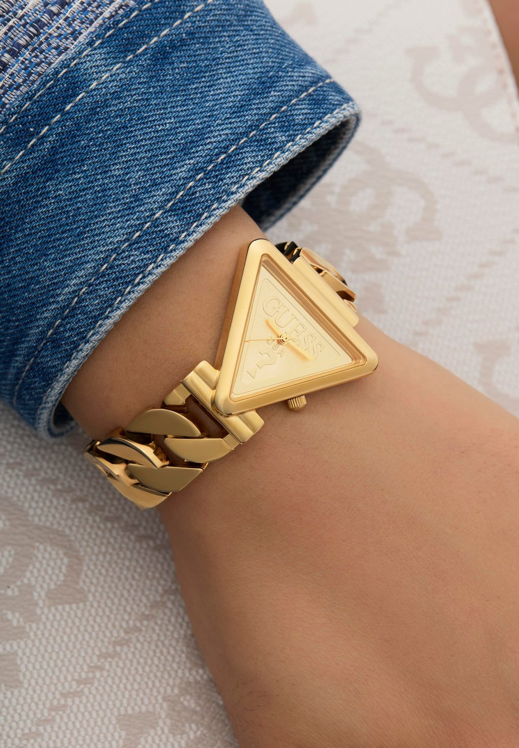 Часы FAME Guess, золотистый
Часы FAME Guess, золотистый