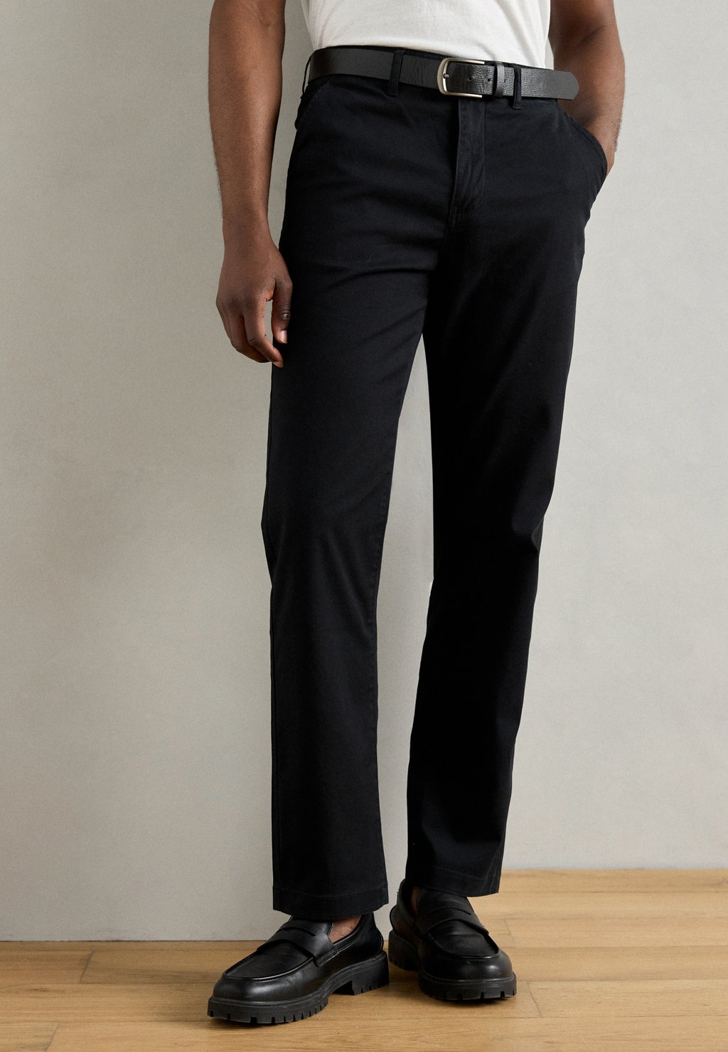 Чиносы SUPERFLEX WITH BELT Lindbergh, черный
Чиносы SUPERFLEX WITH BELT Lindbergh, черный