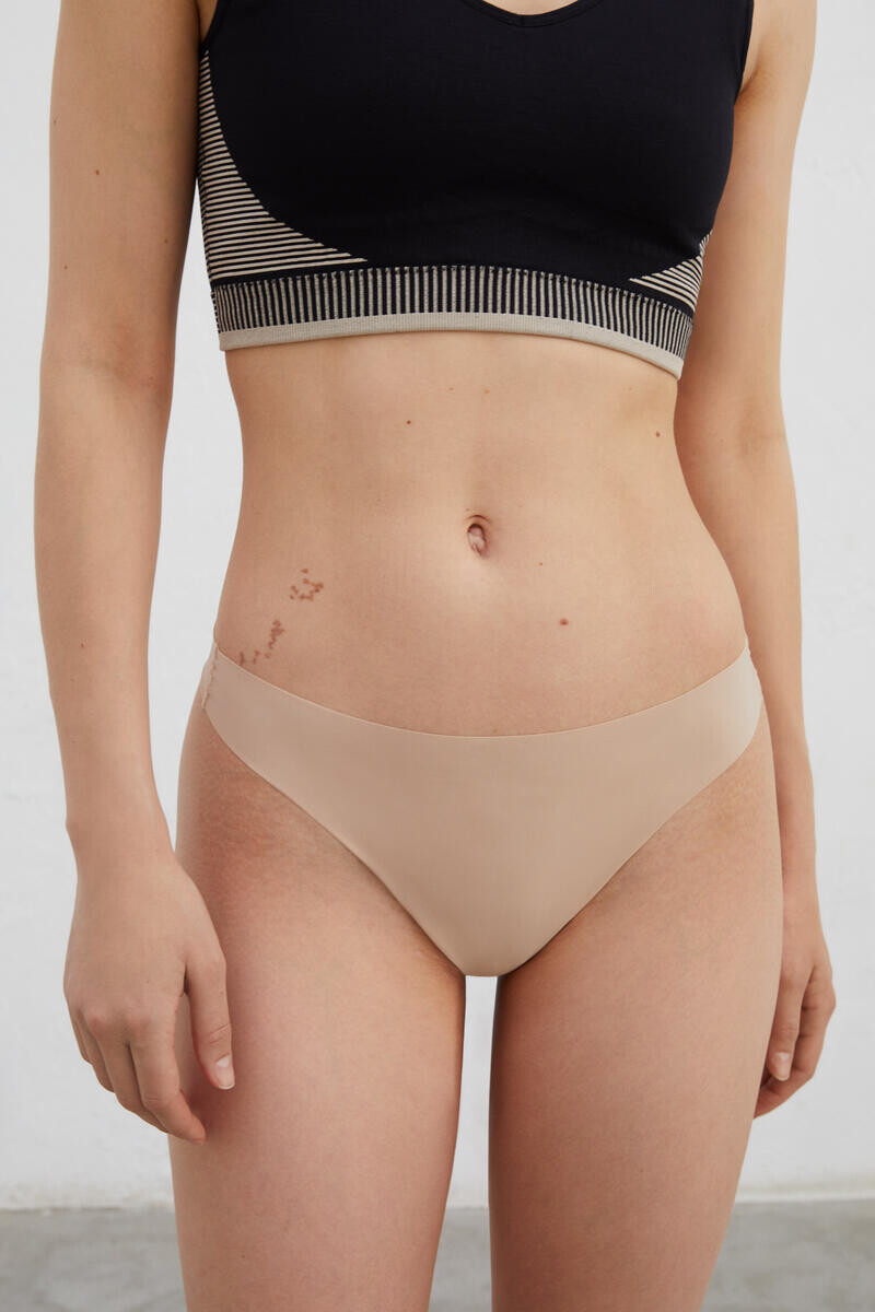 В комплекте 2 стринги телесного цвета. Dash and Stars, светло-бежевый 
В комплекте 2 стринги телесного цвета. Dash and Stars, светло-бежевый