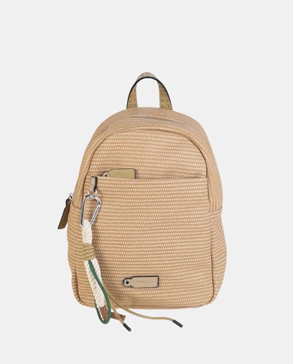 Рюкзак из полиуретана с тиснением под рафию в сочетании с однотонной отделкой и кисточками, размер XL Volum, цвет Camel
Рюкзак из полиуретана с тиснением под рафию в сочетании с однотонной отделкой и кисточками, размер XL Volum, цвет Camel