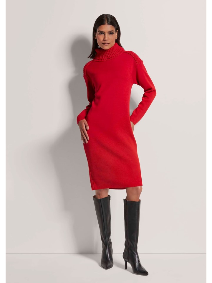 MADELEINE Повседневное вязаное платье с широким воротником-стойкой красного цвета
MADELEINE Повседневное вязаное платье с широким воротником-стойкой красного цвета