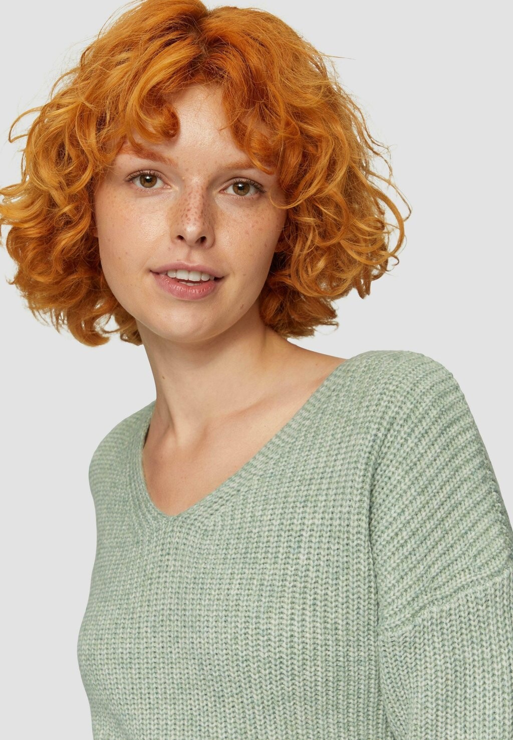 Джемпер MIT ÜBERSCHNITTENEN SCHULTERN IN MELANGE OPTIK QS, зеленый
Джемпер MIT ÜBERSCHNITTENEN SCHULTERN IN MELANGE OPTIK QS, зеленый