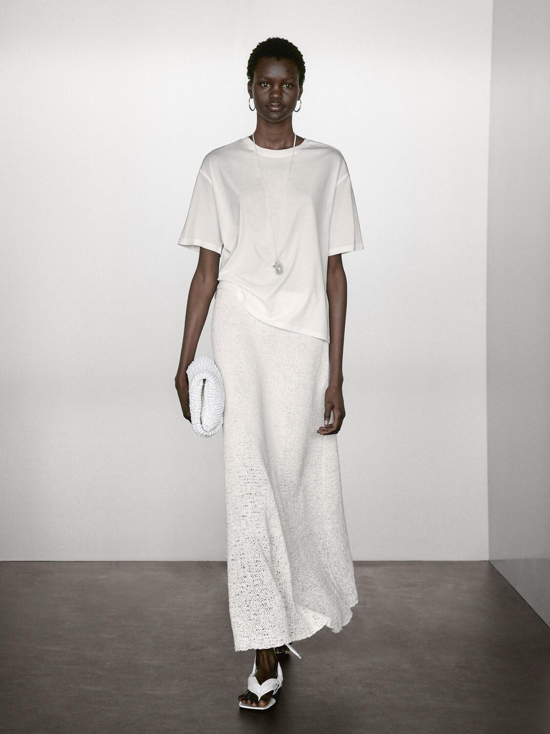 Футболка оверсайз с декоративными швами Massimo Dutti, белый
Футболка оверсайз с декоративными швами Massimo Dutti, белый