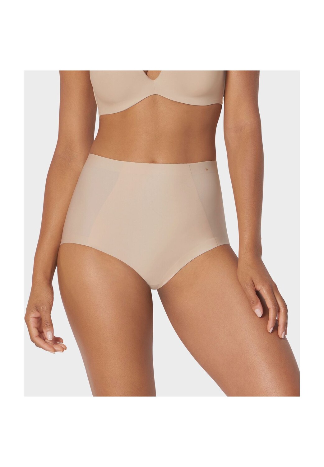 Трусы макси моделирующие женские Triumph, нюд
Трусы макси моделирующие женские Triumph, нюд