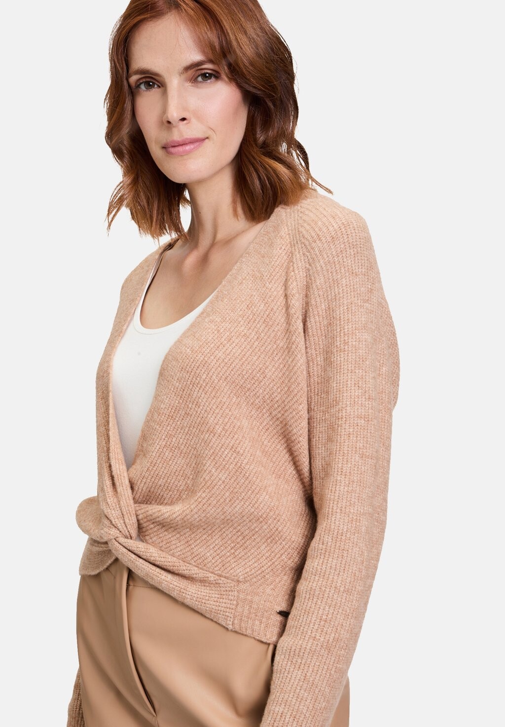 Джемпер MIT V-AUSSCHNITT Betty & Co, коричневый
Джемпер MIT V-AUSSCHNITT Betty & Co, коричневый