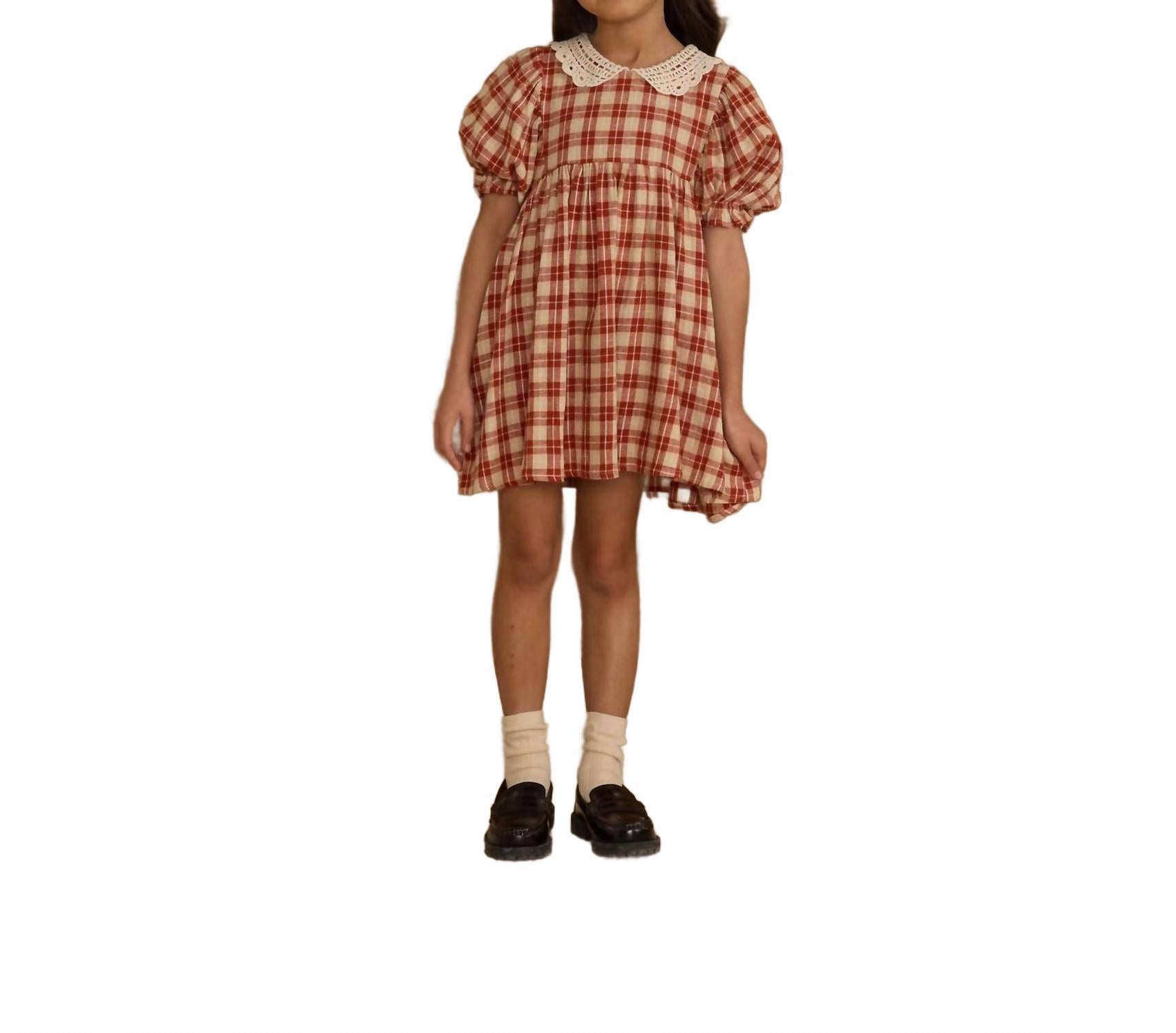 Rylee + Cru Хайди в красном платье
Rylee + Cru Хайди в красном платье