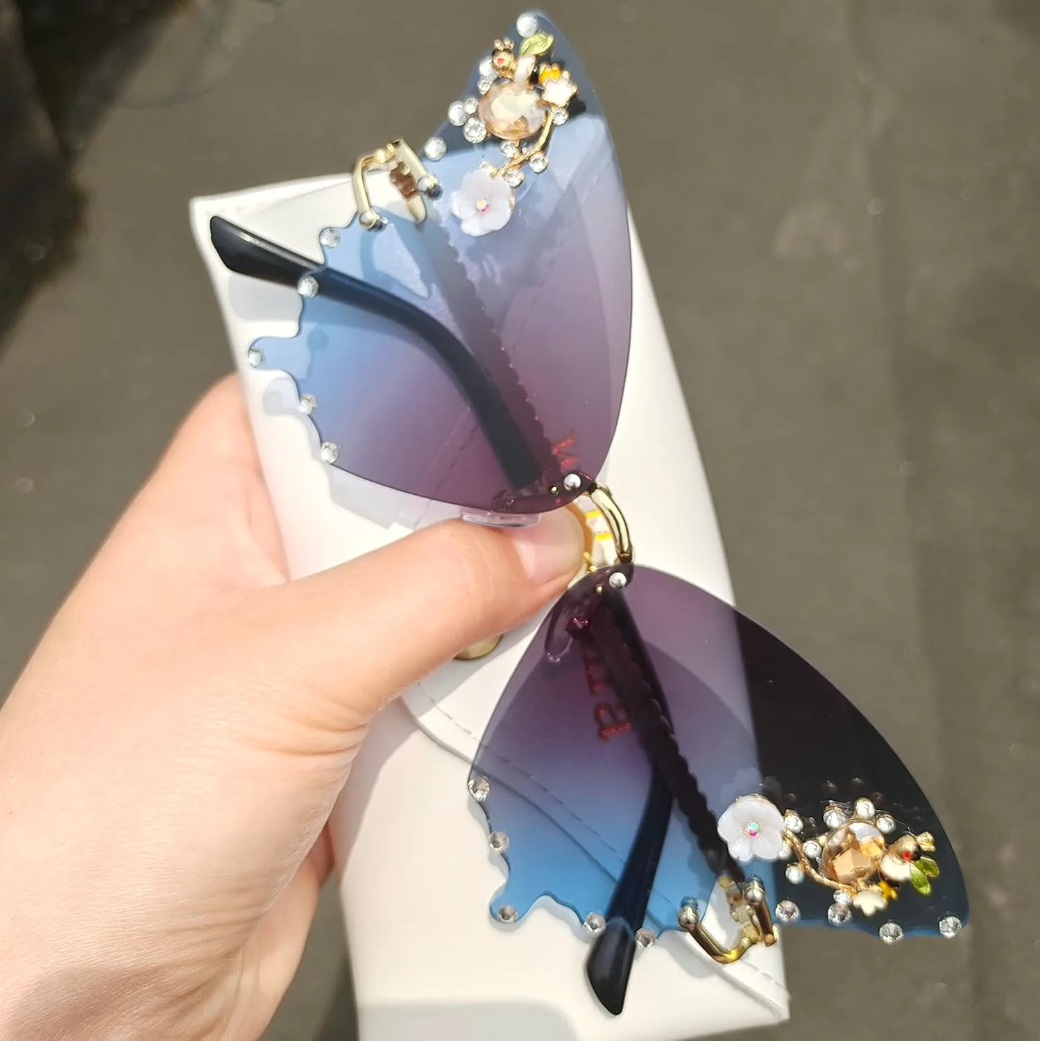 Солнцезащитные очки Willochra для женщин в форме бабочки и кошачьего глаза - модные блестящие очки с многоугольными розовыми стразами и бриллиантовой отделкой, Gray
Солнцезащитные очки Willochra для женщин в форме бабочки и кошачьего глаза - модные блестящие очки с многоугольными розовыми стразами и бриллиантовой отделкой, Gray