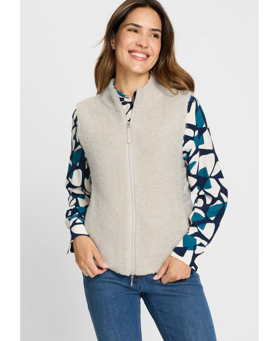 Женский жилет из комбинированных материалов с застежкой-молнией спереди Olsen, Caffe latte
Женский жилет из комбинированных материалов с застежкой-молнией спереди Olsen, Caffe latte