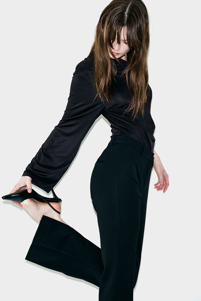 Драпированная рубашка на одно плечо H&M, черный
Драпированная рубашка на одно плечо H&M, черный