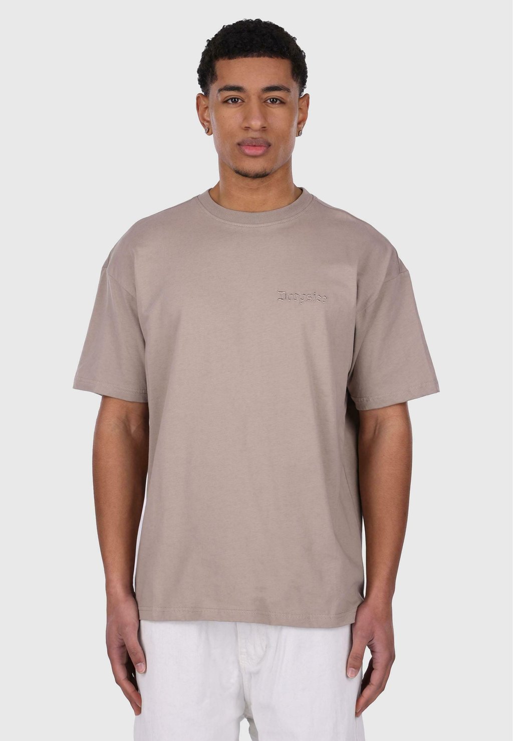 Базовая футболка REGULAR FIT Dropsize, серо-коричневый
Базовая футболка REGULAR FIT Dropsize, серо-коричневый