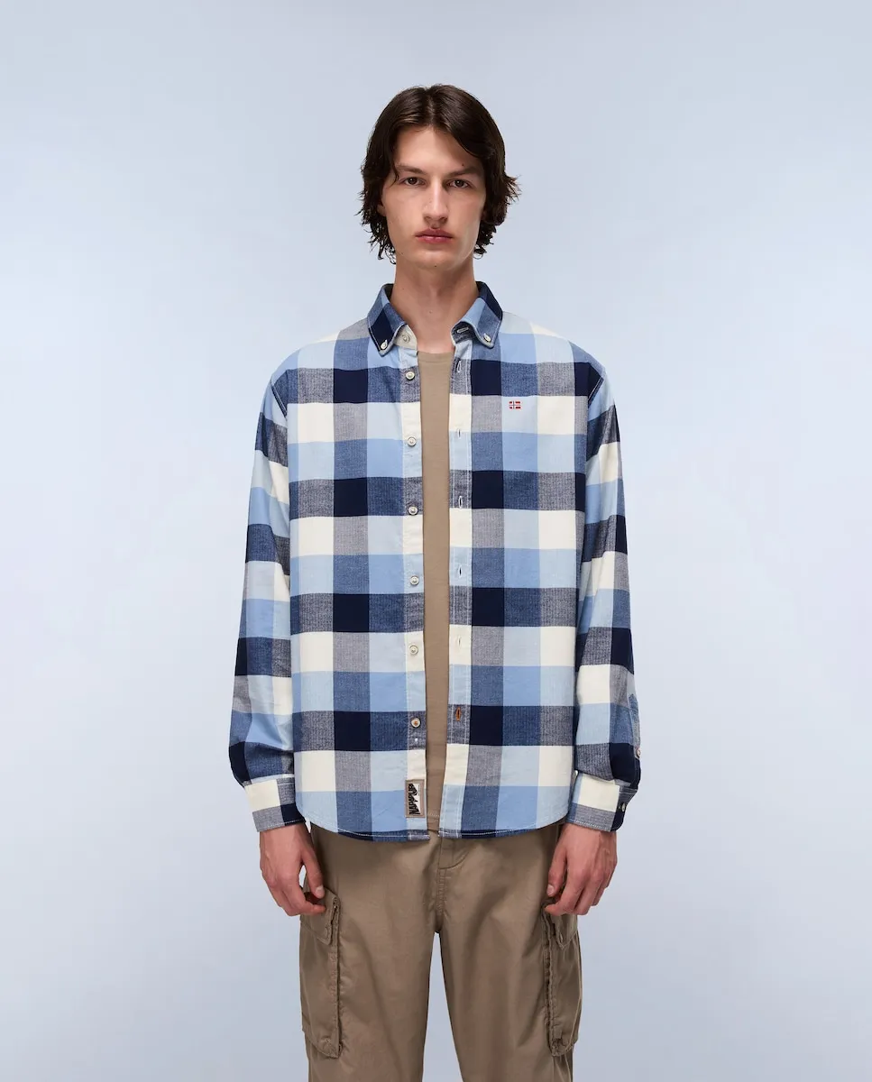 Мужская рубашка свободного кроя в двухцветную клетку Napapijri
Мужская рубашка свободного кроя в двухцветную клетку Napapijri