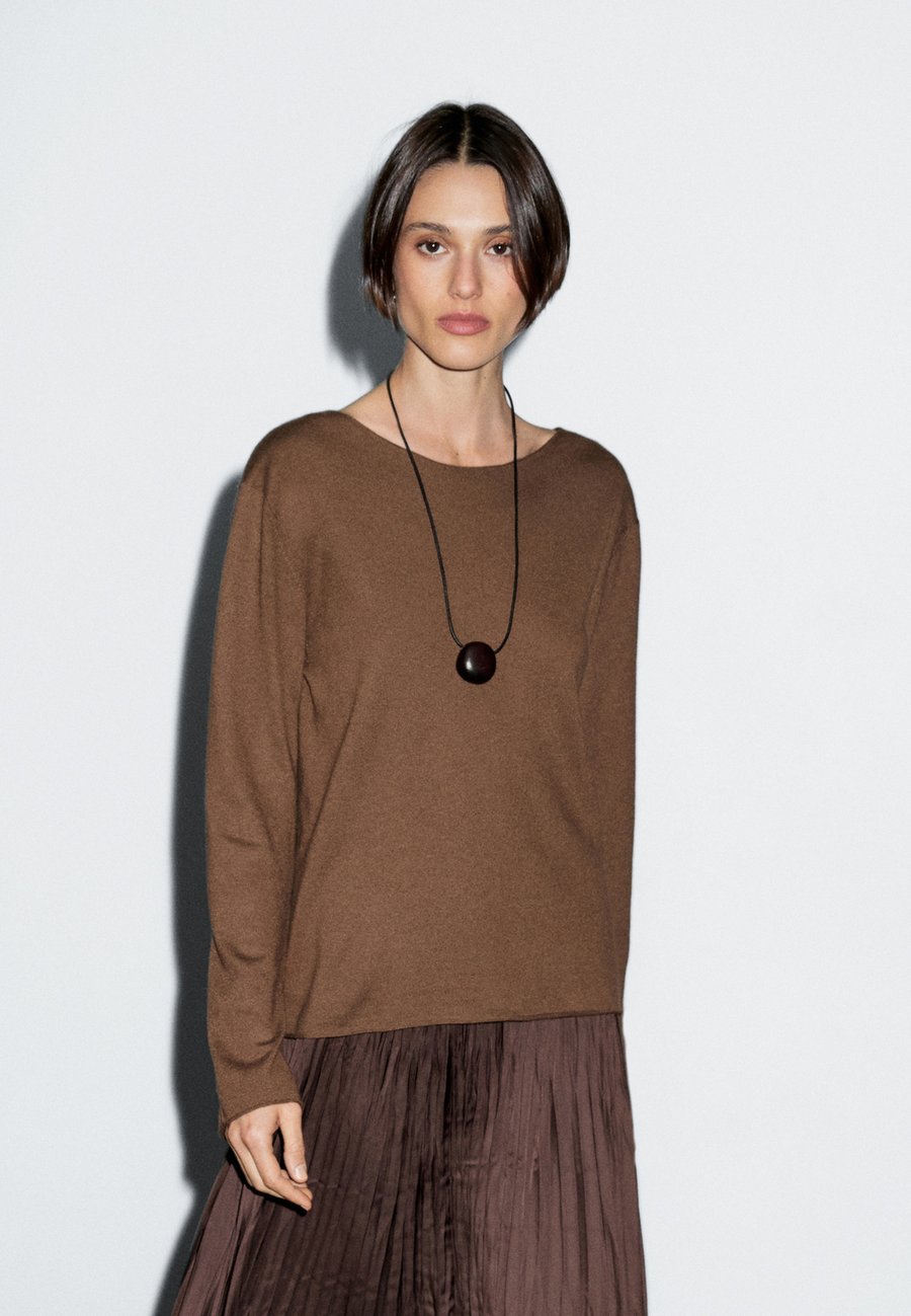 Джемпер Massimo Dutti BOAT NECK LONG SLEEVE, Dark Brown
Джемпер Massimo Dutti BOAT NECK LONG SLEEVE, Dark Brown