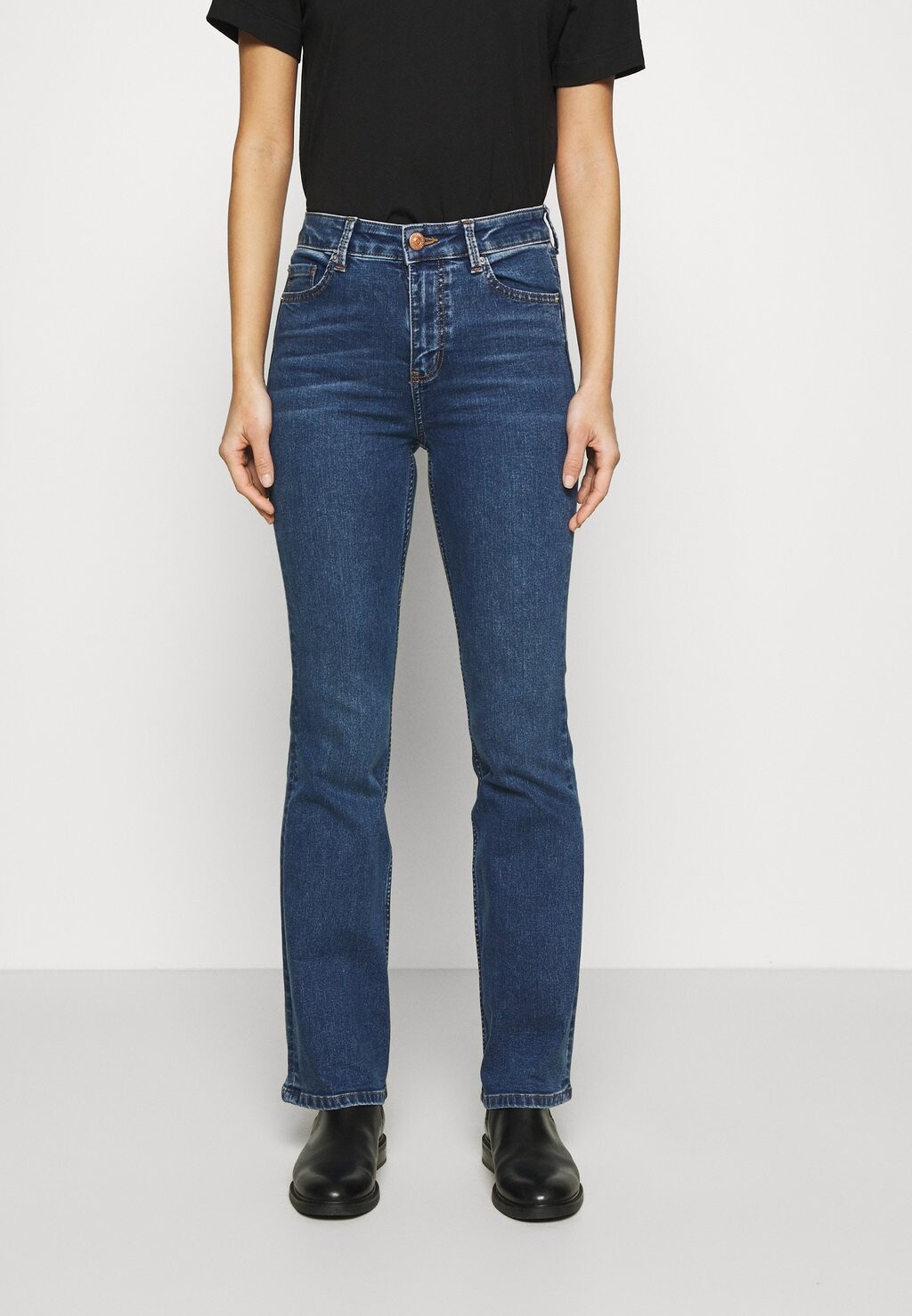 Джинсы Bootcut EVA BOOTCUT Marks & Spencer, цвет blue denim
Джинсы Bootcut EVA BOOTCUT Marks & Spencer, цвет blue denim