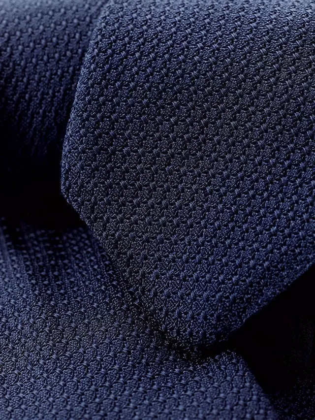 Галстук Charles Tyrwhitt Grenadine luxury Italian, темно-синий
Галстук Charles Tyrwhitt Grenadine luxury Italian, темно-синий