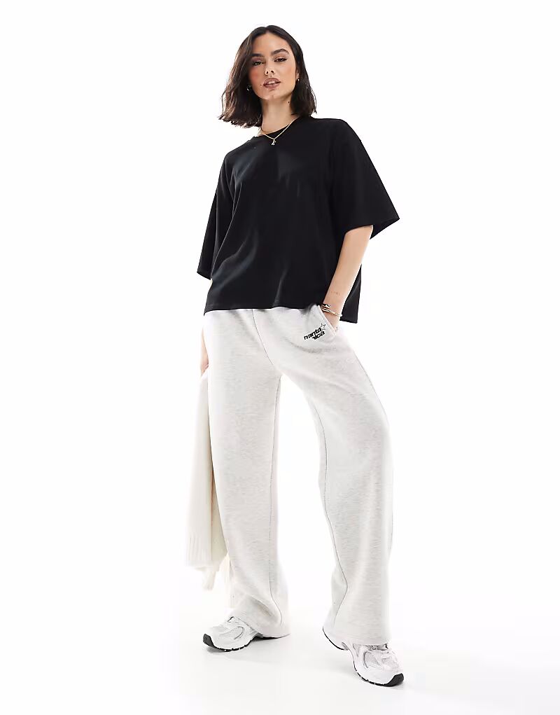 Футболка Monki свободного кроя черного цвета
Футболка Monki свободного кроя черного цвета