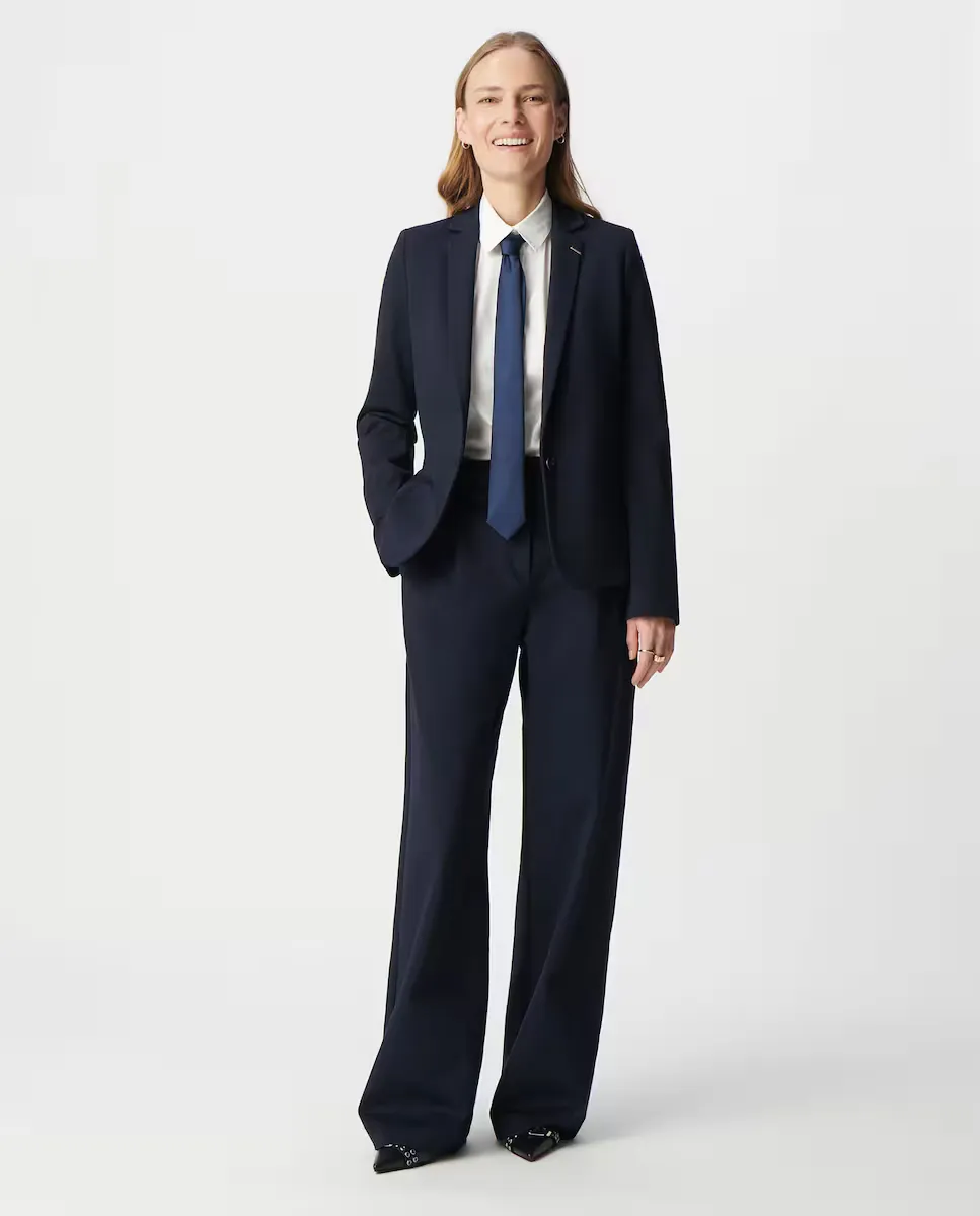 Женский блейзер с карманами IKKS, темно-синий
Женский блейзер с карманами IKKS, темно-синий