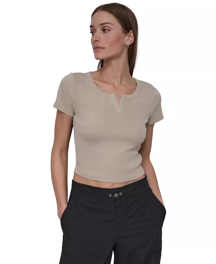 Женская спортивная укороченная футболка с ребристой фактурой и V-образным вырезом DKNY, серый
Женская спортивная укороченная футболка с ребристой фактурой и V-образным вырезом DKNY, серый