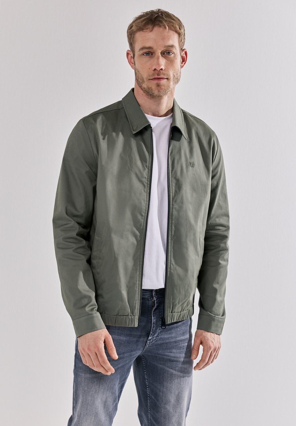 Летняя куртка Street One MEN, темно-зеленый
Летняя куртка Street One MEN, темно-зеленый