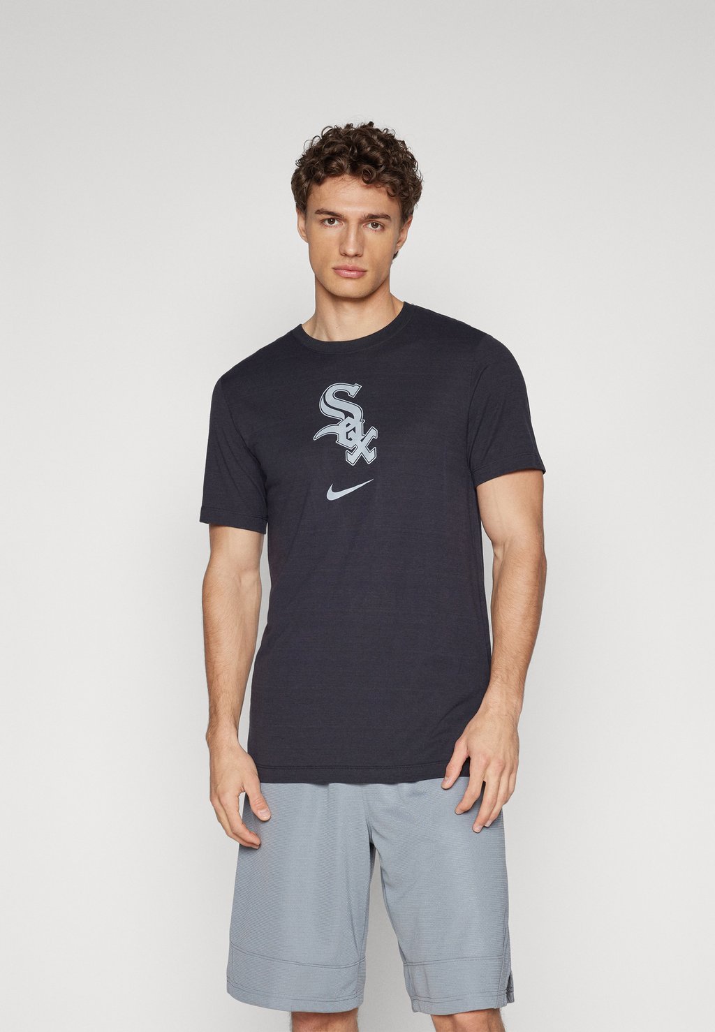 Спортивная футболка MLB CHICAGO WHITE SOX EARLY WORK TEE - Club wear Nike Performance, черный
Спортивная футболка MLB CHICAGO WHITE SOX EARLY WORK TEE - Club wear Nike Performance, черный