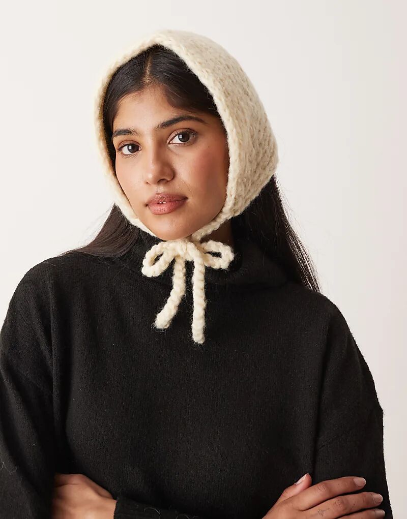 Вязаный треугольный чепчик ASOS DESIGN кремового цвета с завязкой
Вязаный треугольный чепчик ASOS DESIGN кремового цвета с завязкой