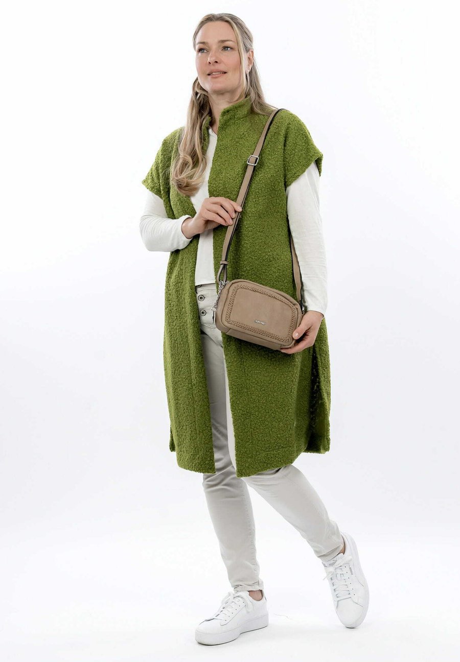 Сумка кросс-боди SURI FREY Cross body bag, Taupe/Light Brown
Сумка кросс-боди SURI FREY Cross body bag, Taupe/Light Brown