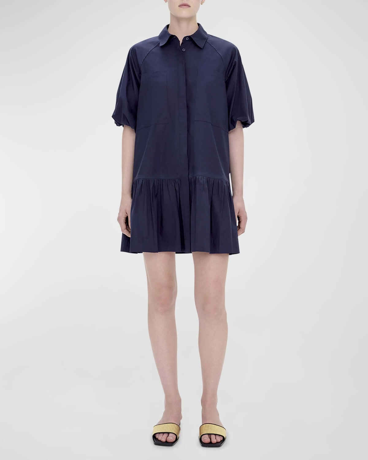 Мини-платье-рубашка из хлопкового поплина Crissy с объемными рукавами SIMKHAI, цвет Midnight
Мини-платье-рубашка из хлопкового поплина Crissy с объемными рукавами SIMKHAI, цвет Midnight