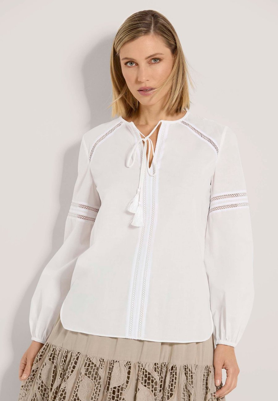 Блуза MADELEINE RUNDHALS, White
Блуза MADELEINE RUNDHALS, White