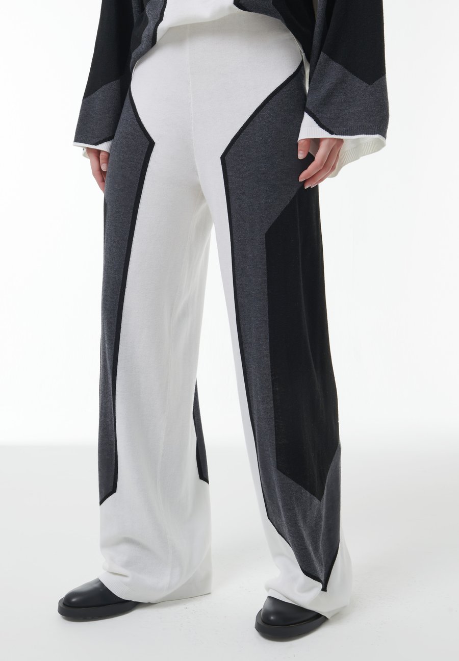 Брюки Leem WIDE- INTARSIA , Grey
Брюки Leem WIDE- INTARSIA , Grey