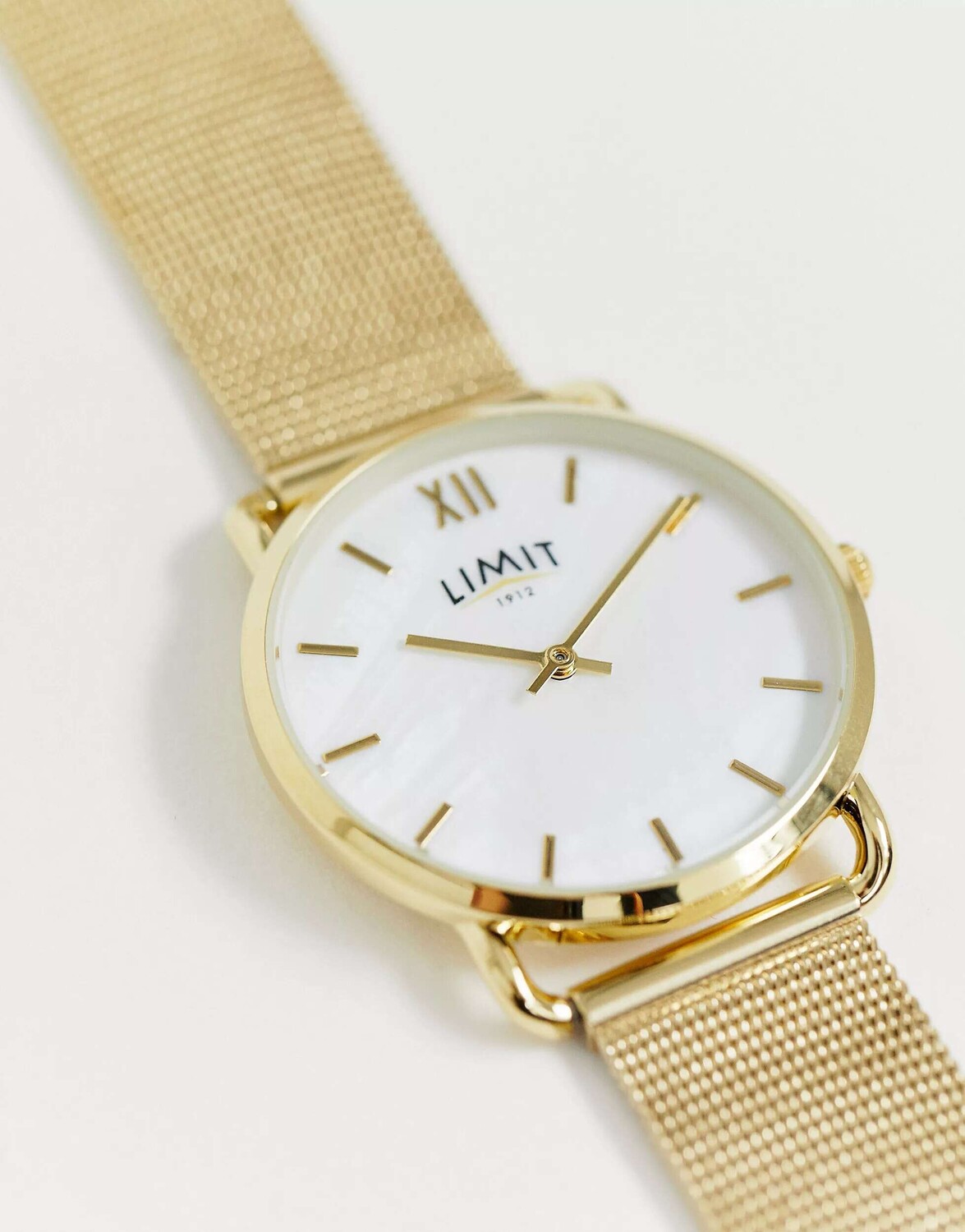 Золотые часы Limit Mesh диаметром 33 мм эксклюзивно для ASOS
Золотые часы Limit Mesh диаметром 33 мм эксклюзивно для ASOS
