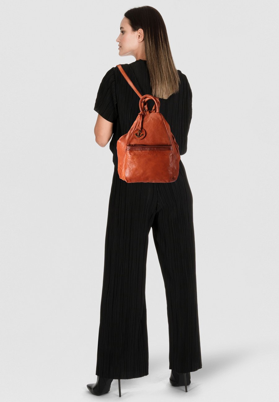 Рюкзак Harbour 2nd XANDER CITY, Charming Cognac/Cognac
Рюкзак Harbour 2nd XANDER CITY, Charming Cognac/Cognac