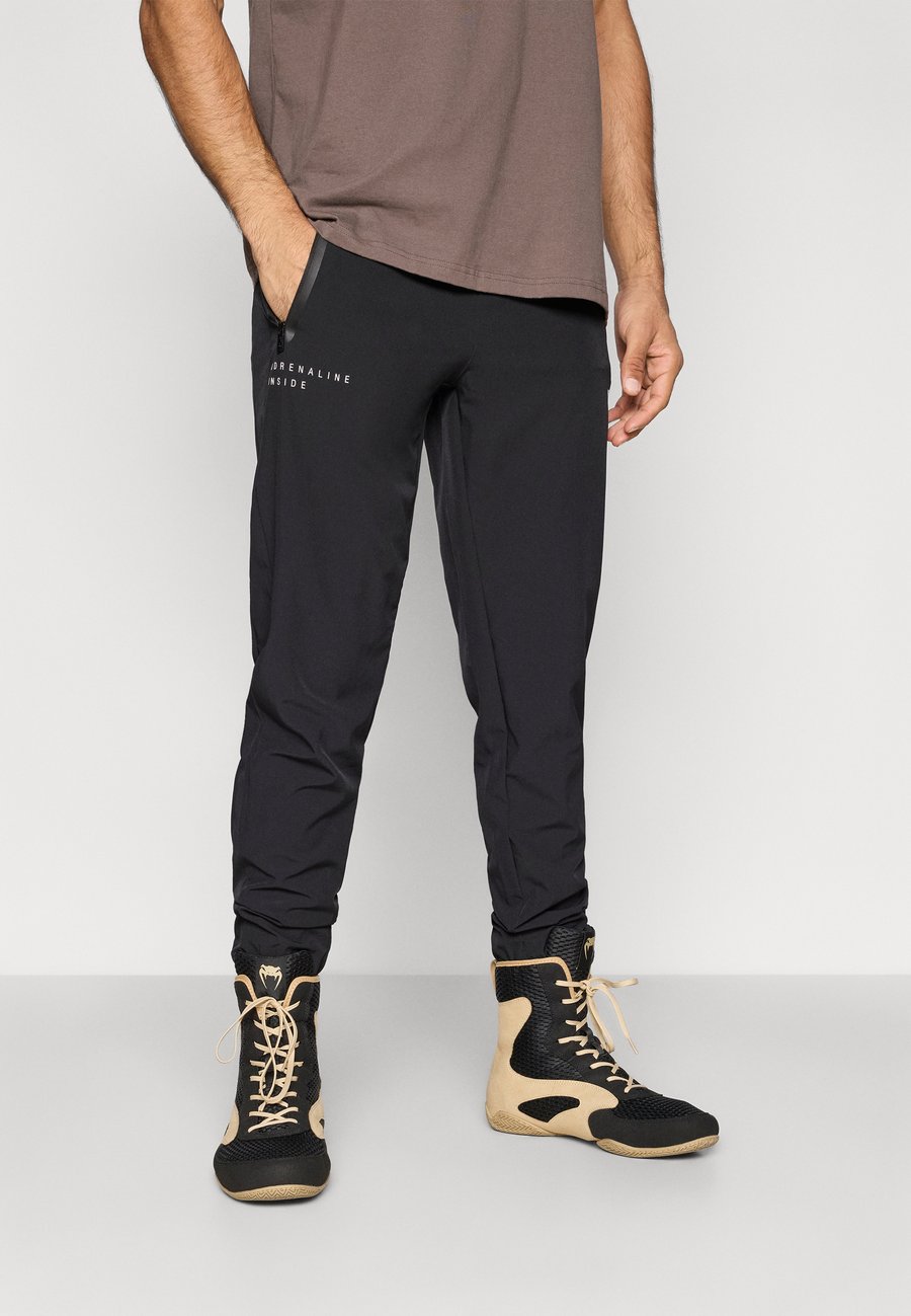 Спортивный костюм Venum JOGGERS, Black/Silver-Coloured Grey/Black
Спортивный костюм Venum JOGGERS, Black/Silver-Coloured Grey/Black
