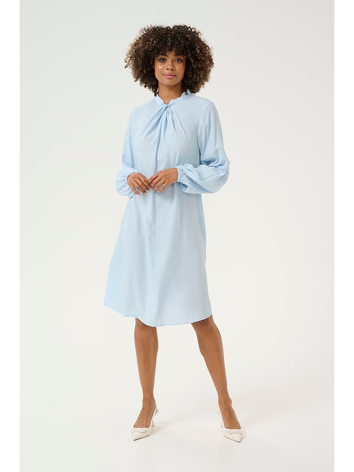 платье светло-голубого цвета CULTURE
платье светло-голубого цвета CULTURE