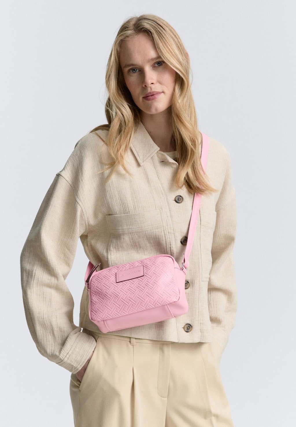 Сумка через плечо MIRENDA UMHÄNGE - Across body bag TOM TAILOR, светло-розовый
Сумка через плечо MIRENDA UMHÄNGE - Across body bag TOM TAILOR, светло-розовый