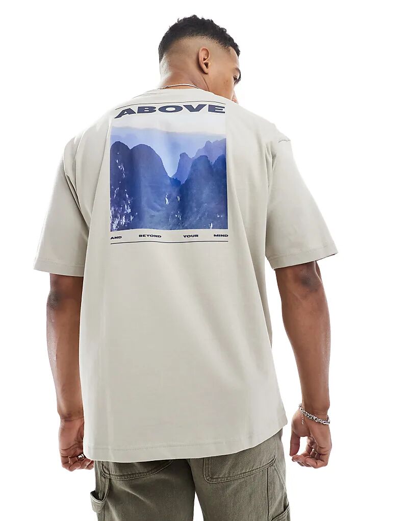 Футболка свободного кроя Boss Orange светло-бежевого цвета с принтами на груди и спине
Футболка свободного кроя Boss Orange светло-бежевого цвета с принтами на груди и спине