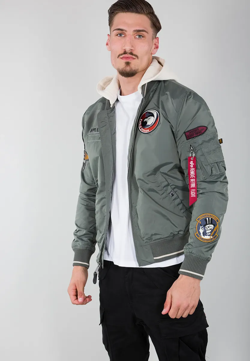 Куртка-бомбер Alpha Industries " Alpha Industries Мужчины - Куртки-бомберы MA-1 TT Hood Patch", зеленый
Куртка-бомбер Alpha Industries " Alpha Industries Мужчины - Куртки-бомберы MA-1 TT Hood Patch", зеленый