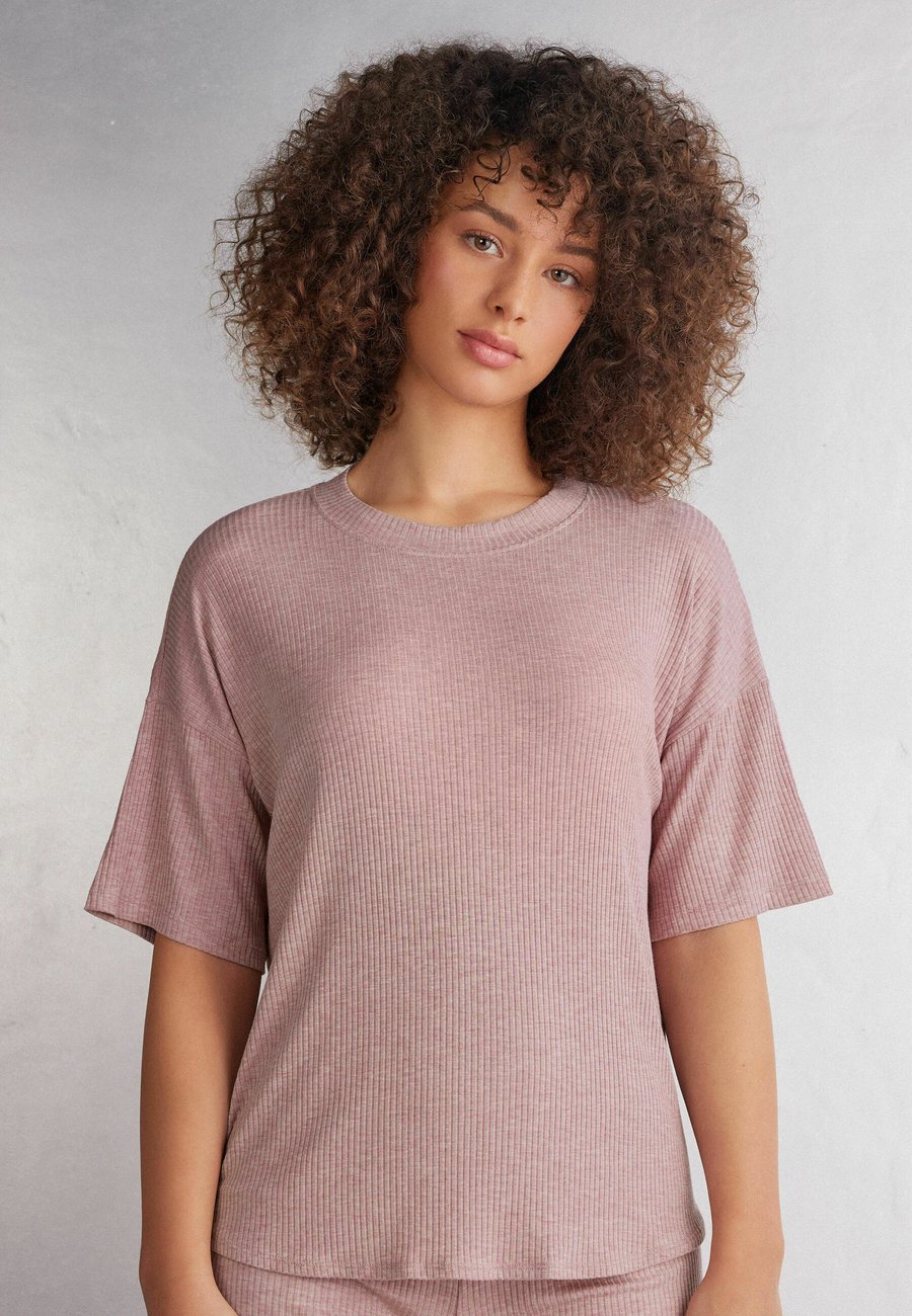 Пижамный топ Intimissimi CHIC COMFORT, Dark Pink/Pink
Пижамный топ Intimissimi CHIC COMFORT, Dark Pink/Pink