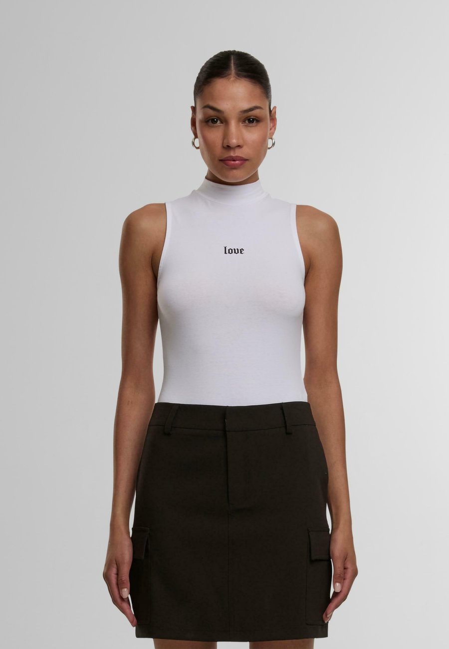Топ Mister Tee LOVE SLEEVELESS TURTLENECK , White
Топ Mister Tee LOVE SLEEVELESS TURTLENECK , White