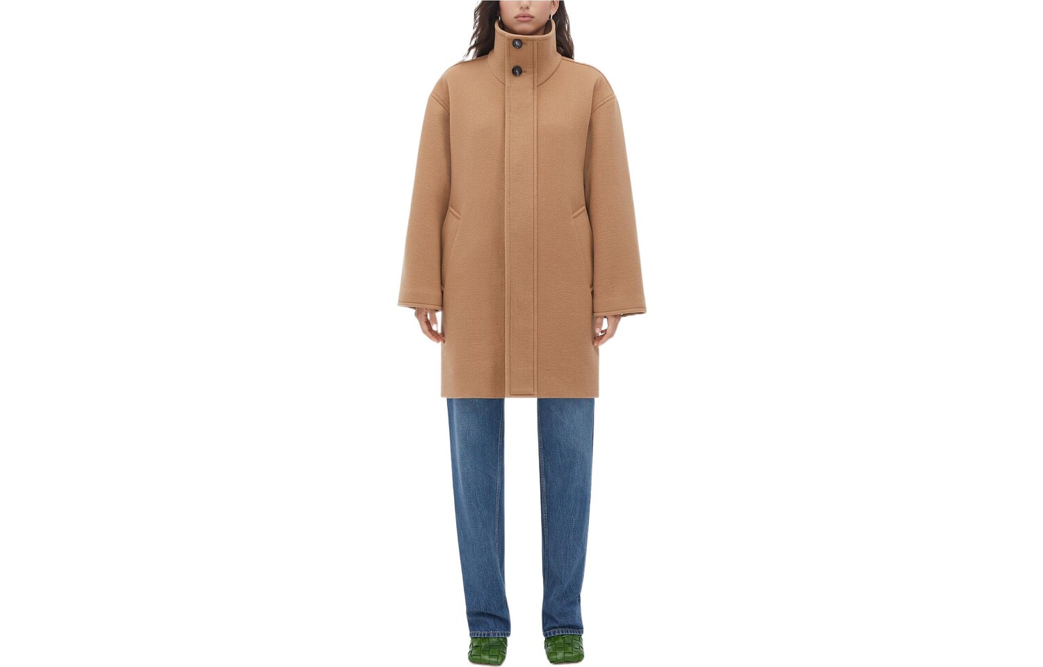 SS23 Бархатная куртка женская верблюжьего цвета Bottega Veneta
SS23 Бархатная куртка женская верблюжьего цвета Bottega Veneta