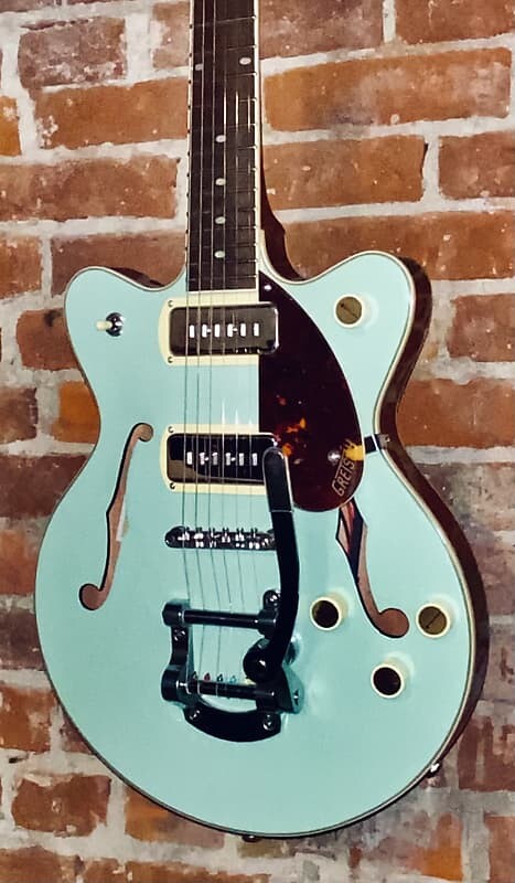 Электрогитара Gretsch G2655T-P90 Streamliner Center Block Double Cutaway with Bigsby 2021 Two Tone Mint Metallic/V
Электрогитара Gretsch G2655T-P90 Streamliner Center Block Double Cutaway with Bigsby 2021 Two Tone Mint Metallic/V