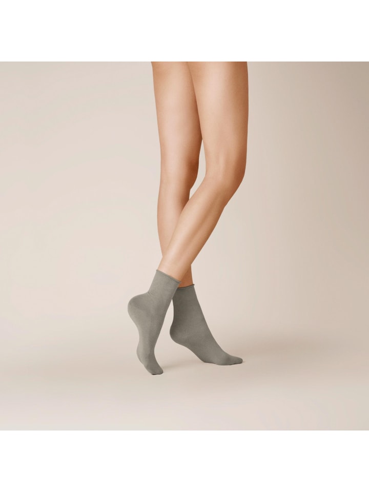 Kunert Чувственные хлопковые носки с подвернутыми манжетами светло-серого цвета
Kunert Чувственные хлопковые носки с подвернутыми манжетами светло-серого цвета