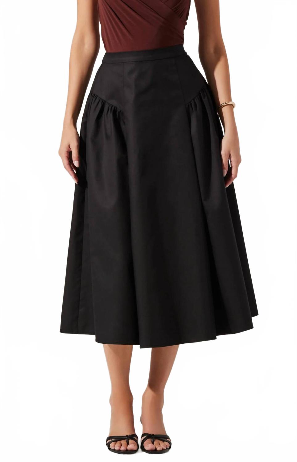 Лейла плиссированная миди-юбка в черном цвете ASTR
Лейла плиссированная миди-юбка в черном цвете ASTR