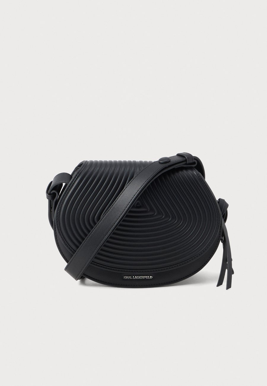 Сумка KARL LAGERFELD WELLEN SADDLE BAG, Black
Сумка KARL LAGERFELD WELLEN SADDLE BAG, Black