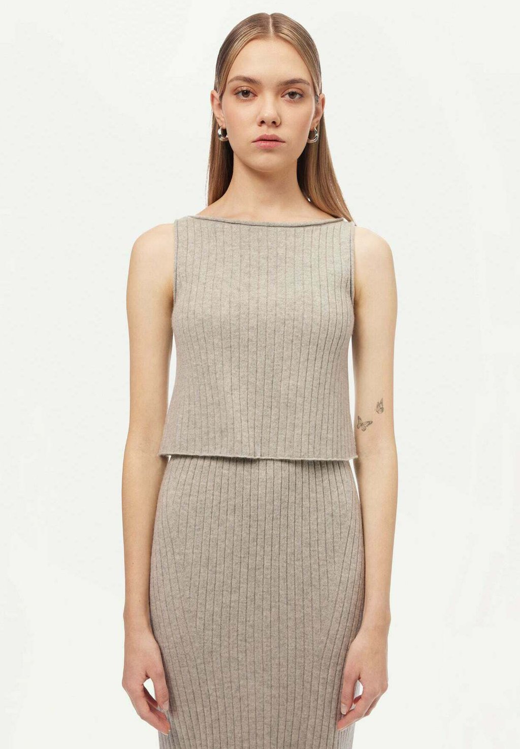 Топ CROP GOBI Cashmere, светло-серый
Топ CROP GOBI Cashmere, светло-серый