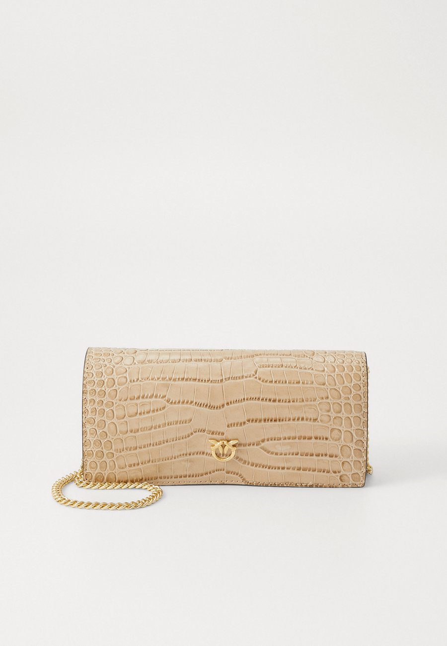 Кошелек Pinko FLAT WALLET STAMPA COCCO, Beige/Grigio Fumo/Matt Gold-Coloured/Beige
Кошелек Pinko FLAT WALLET STAMPA COCCO, Beige/Grigio Fumo/Matt Gold-Coloured/Beige