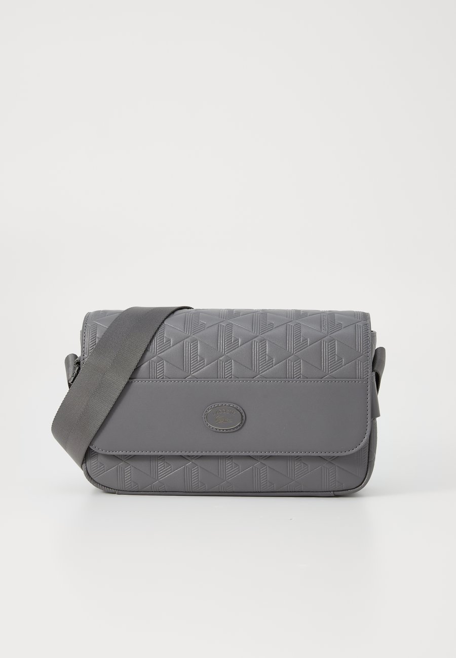 Сумка кросс-боди Lacoste CROSSOVER BAG NOMOGRAMME UNISEX, Castlerock/Beige
Сумка кросс-боди Lacoste CROSSOVER BAG NOMOGRAMME UNISEX, Castlerock/Beige