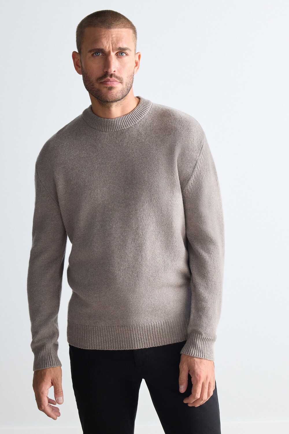 Джемпер прямого кроя из 100% овечьей шерсти Next, нейтральный
Джемпер прямого кроя из 100% овечьей шерсти Next, нейтральный