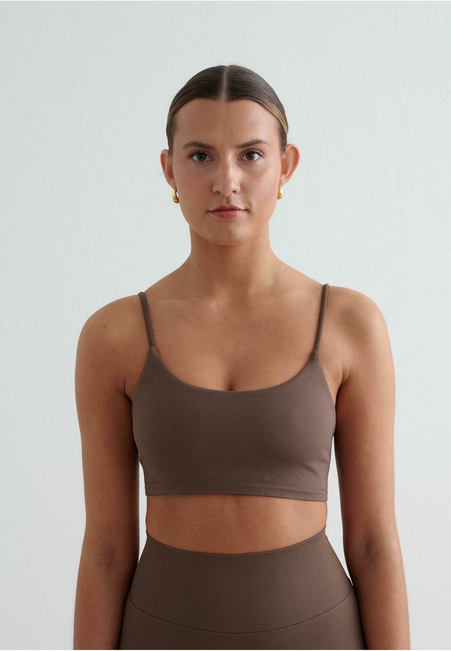 Бюстгальтер aim’n SEAMLESS STRAP, Brown
Бюстгальтер aim’n SEAMLESS STRAP, Brown