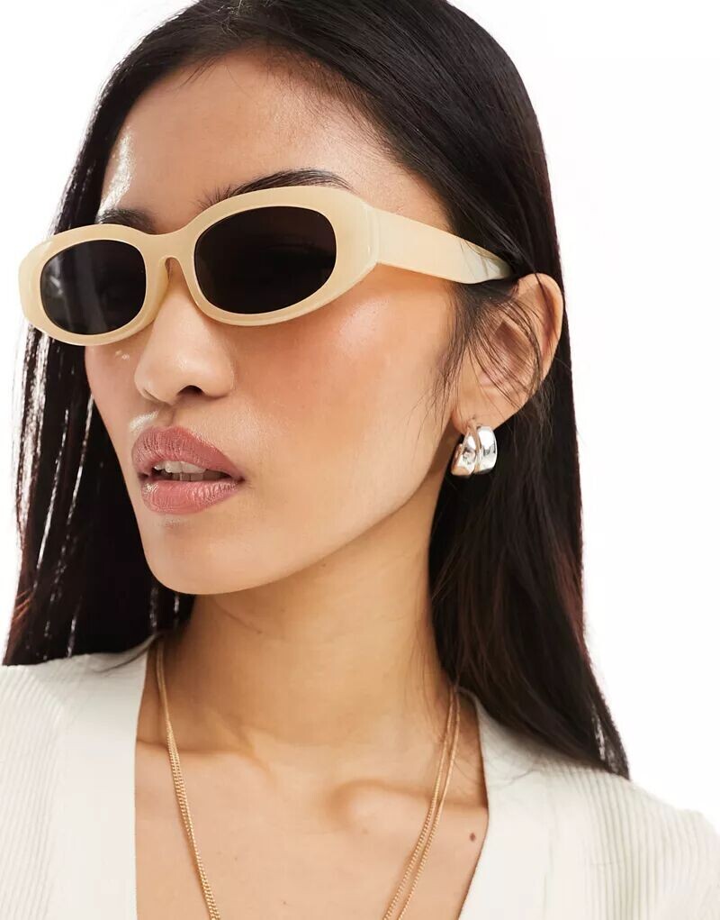 Желтые овальные солнцезащитные очки Jeepers Peepers
Желтые овальные солнцезащитные очки Jeepers Peepers