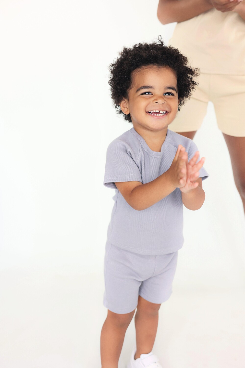 Летний комплект для отдыха в рубчик DreamBuy, серый
Летний комплект для отдыха в рубчик DreamBuy, серый